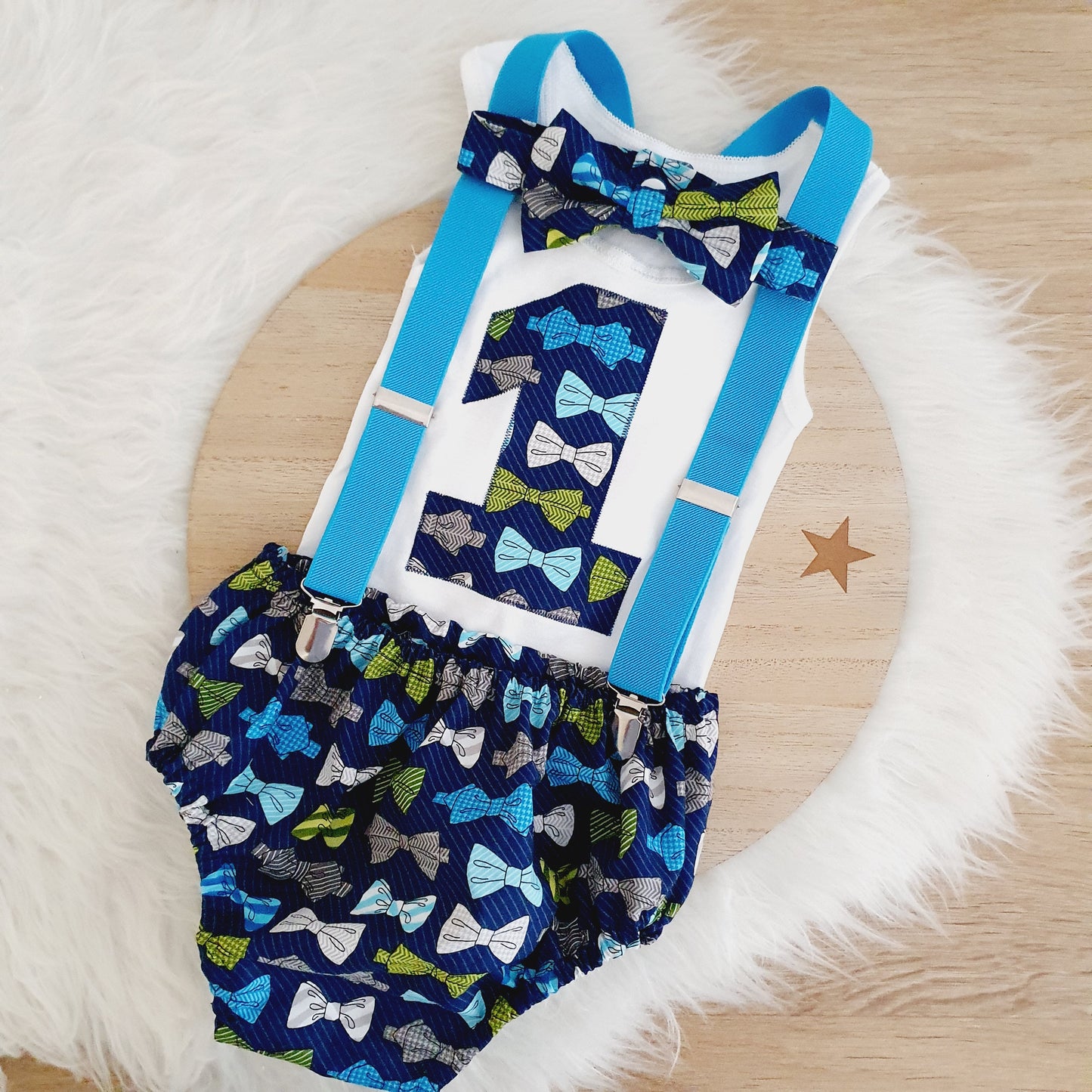 BOW TIES print Boys 1st Birthday - Cake Smash Outfit - Baby Boys First Birthday Photoshoot Clothing - Size 1, Nappy Cover, Tie, Suspenders & Singlet Set